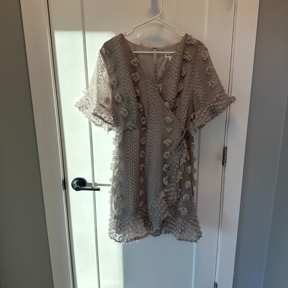 Dot Wrap Dress Gray Texture Large - Picture 2 of 6